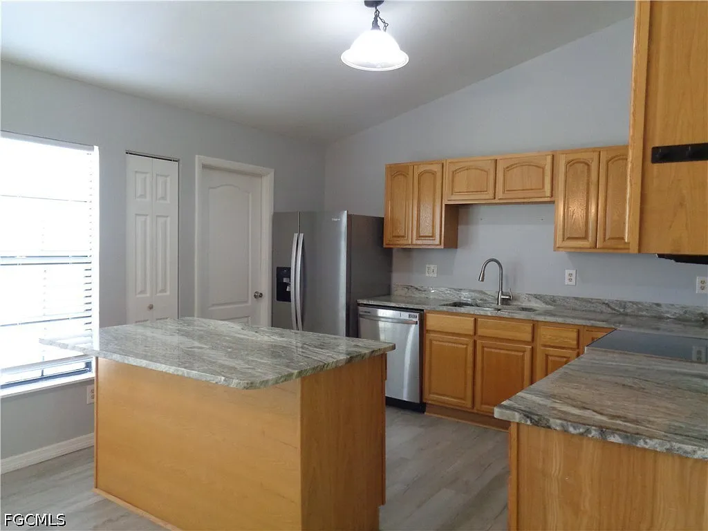 3 bed, 2.0 bath, 1502 sqft, $1,850 — Photo 4