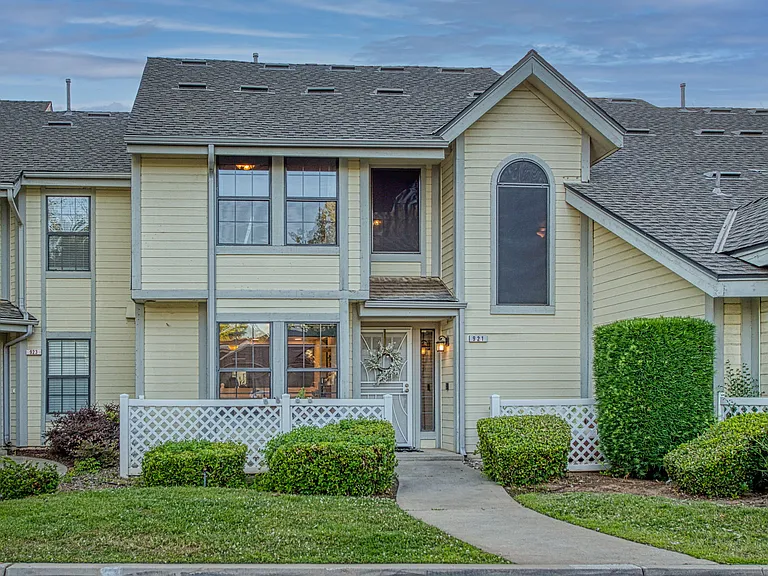 921 E Foxhill Dr — Photo 39