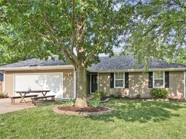 1404 N Sycamore St, Louisburg, KS 66053