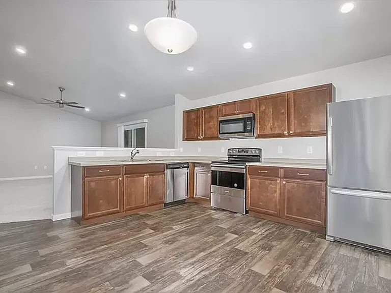 372 White Pine Ct — Photo 9