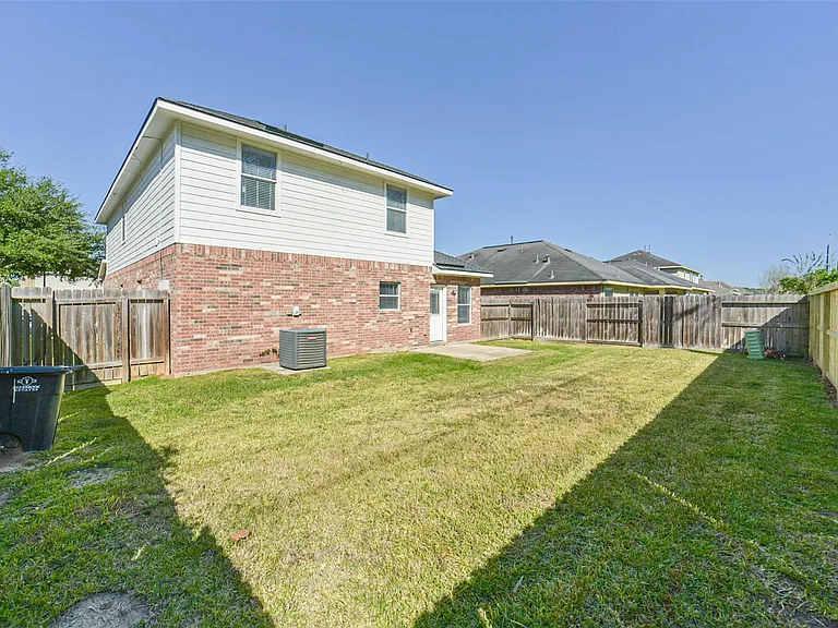8726 Old Maple Ln — Photo 35