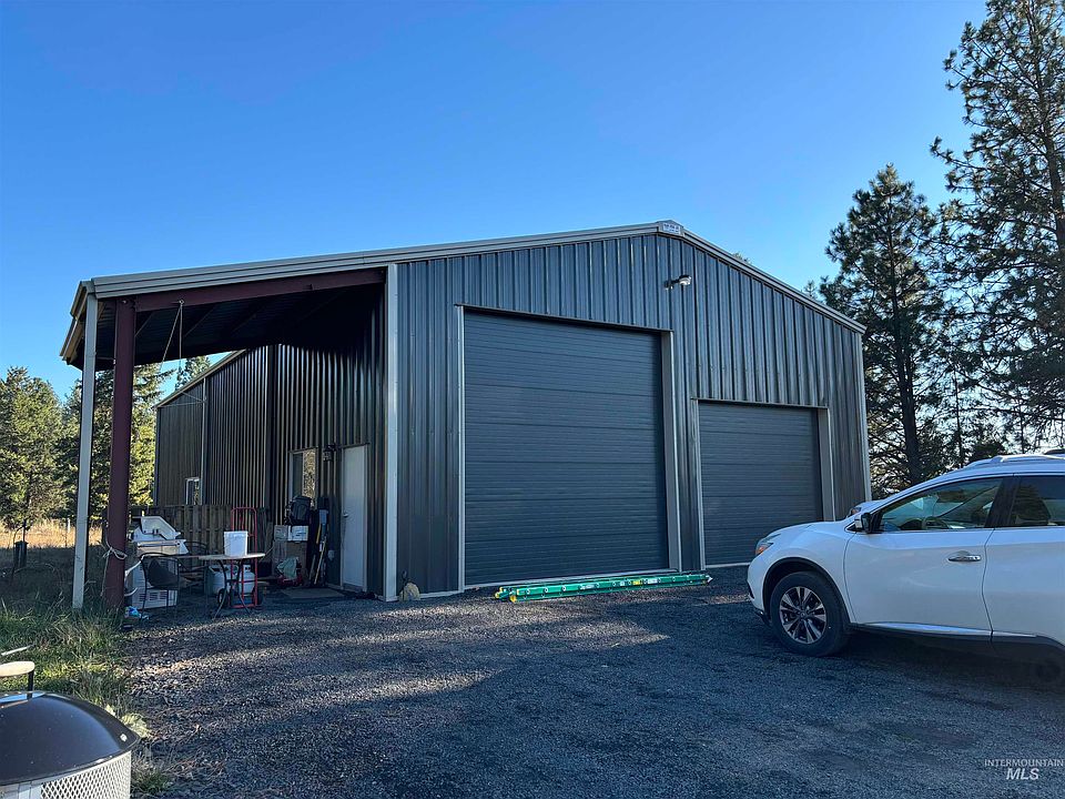 2nd image of 1310 Eureka Ridge Loop