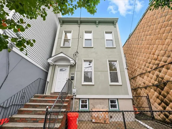 528 7th St, Union City, NJ 07087
