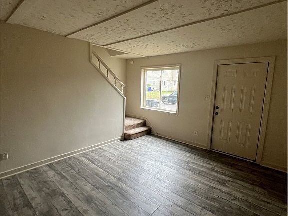 3rd image of 406 Monticello Dr