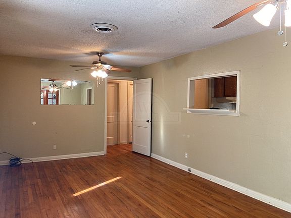 3rd image of 905 Carlisle Ave