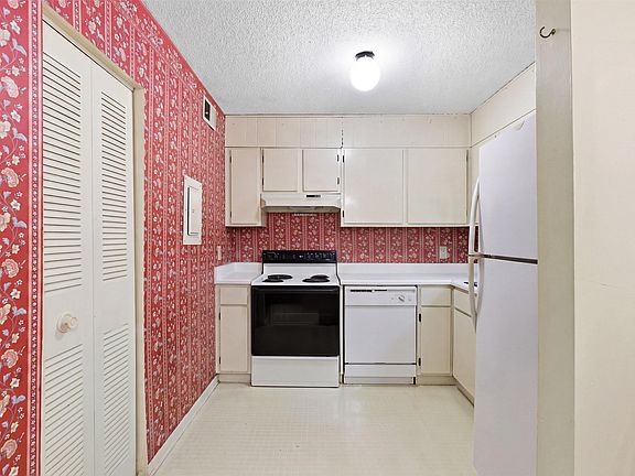 4th image of 2831 Georgetown Dr APT C