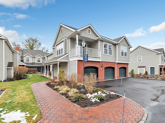 Street entrance to courtyard