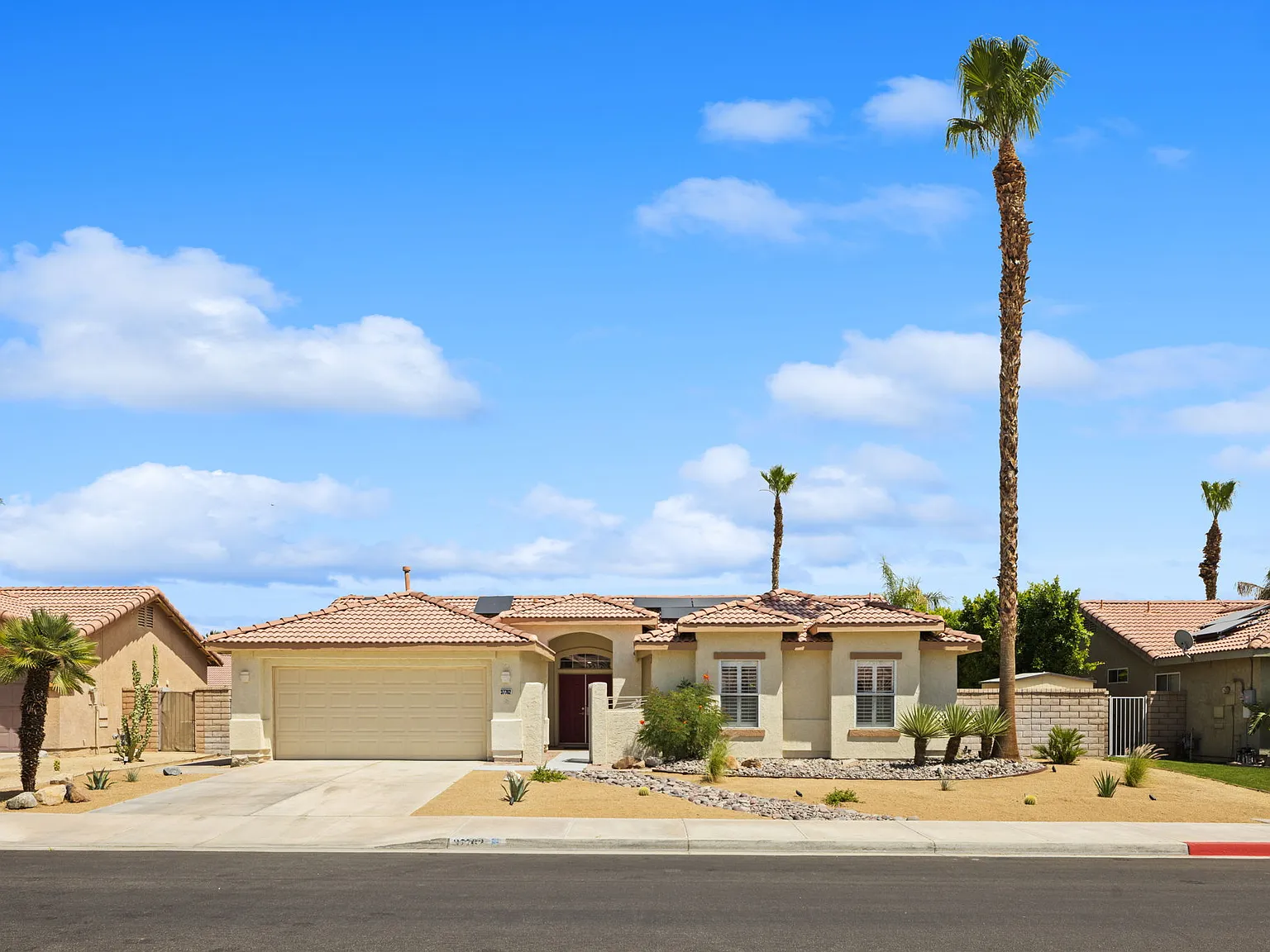 4 bed, 1724 sqft, $4,095 — Photo 3