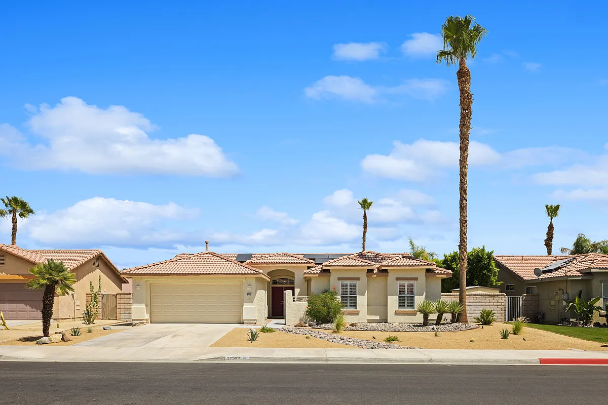 Building Photo - 37762 Drexell Dr