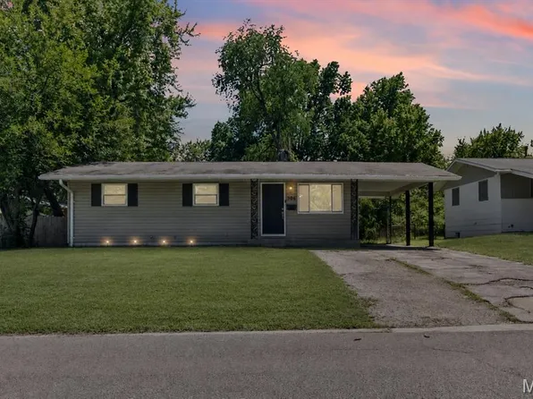 506 Dornoch Dr, Saint Louis, MO 63137