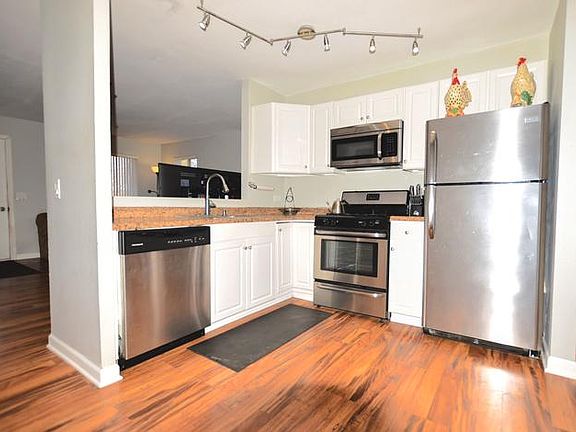 3rd image of 1611 N Park Dr