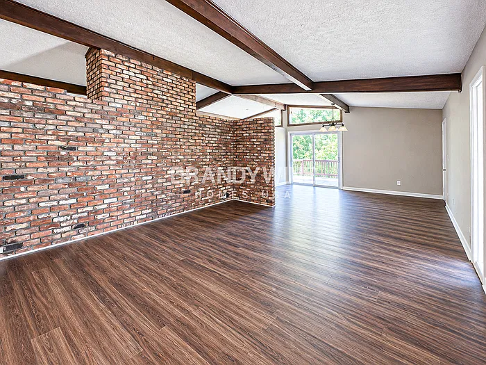 6 bed, 3.0 bath, 3764 sqft, $2,885 — Photo 4