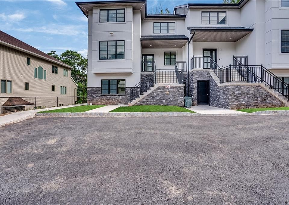 1st image of 9 Albert Dr