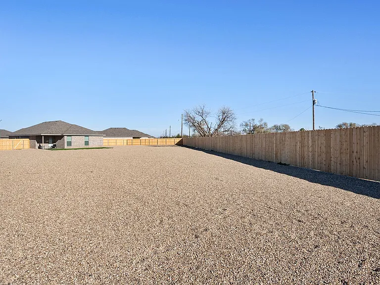 2515 Kenwood Ave — Photo 30