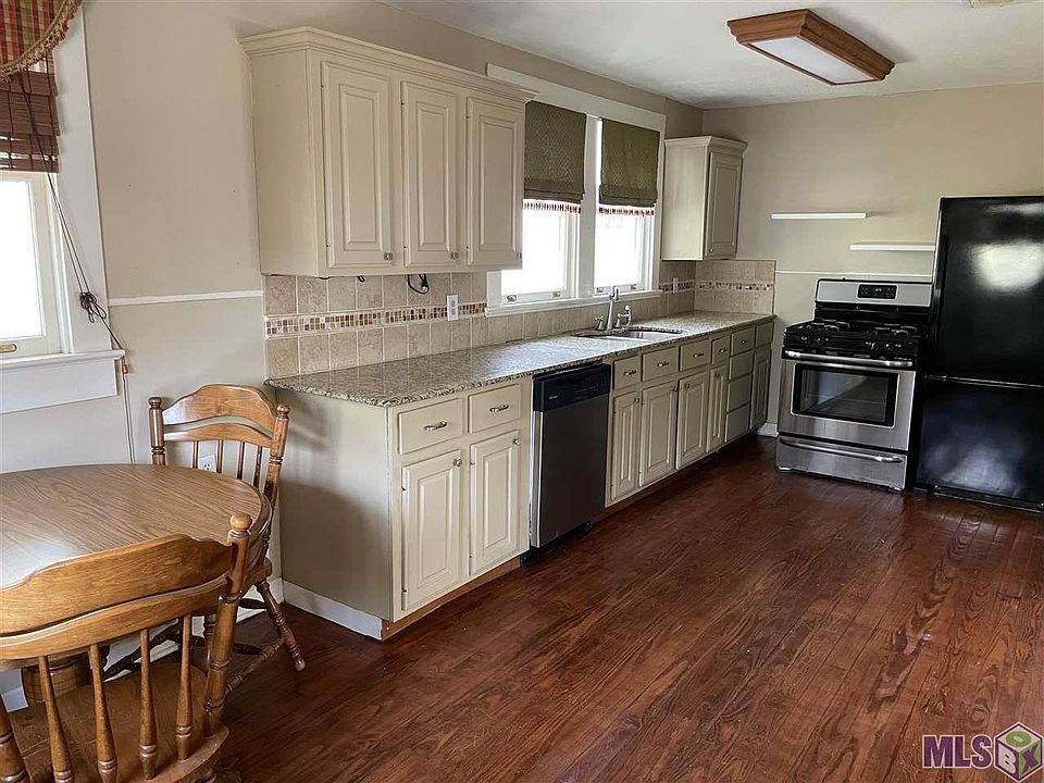 1st image of 411 Lovers Lane Dr