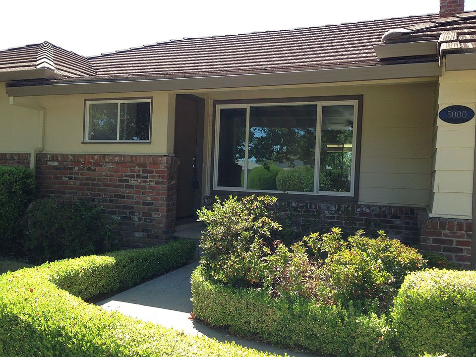 2nd image of 5000 Hillard St