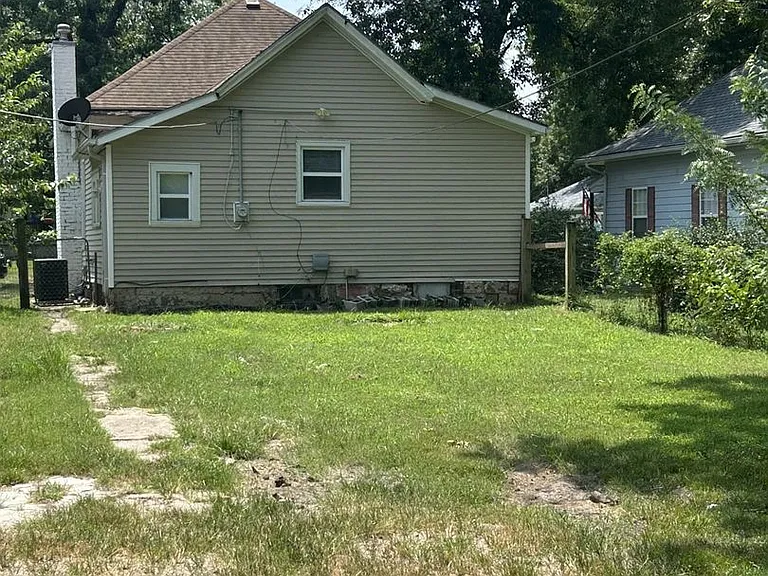 706 W Kansas St — Photo 8