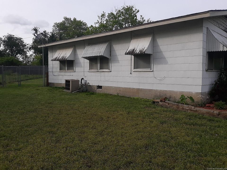 2nd image of 1599 S Elm Ave
