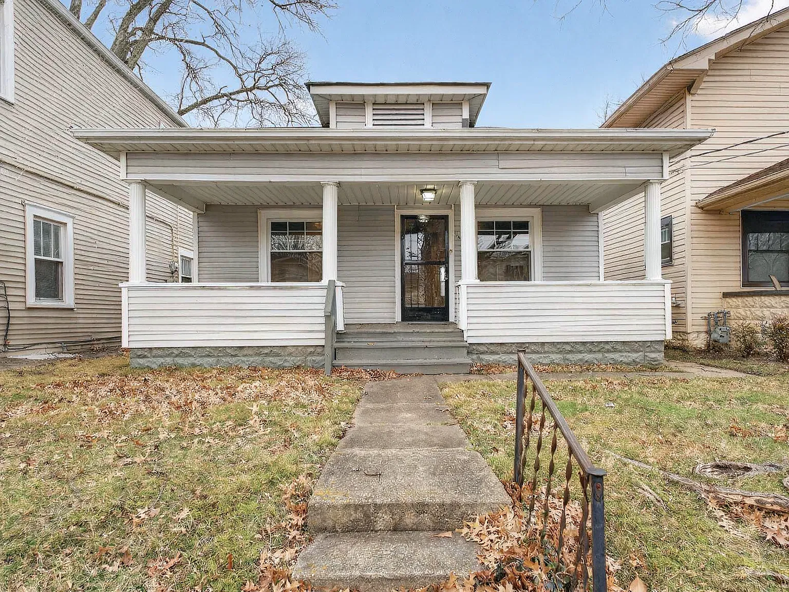 1925 Yale Dr — Photo 1