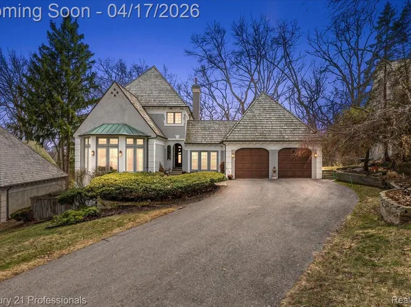 5423 Bristol Parke Dr, Clarkston, MI 48348