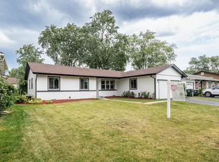 72 Braemar Dr, Elk Grove Village, IL 60007