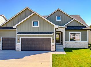 4709 178th St, Urbandale, IA 50323