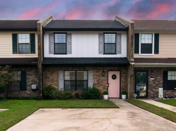 5733 Dewsbury Ln, North Charleston, SC 29418