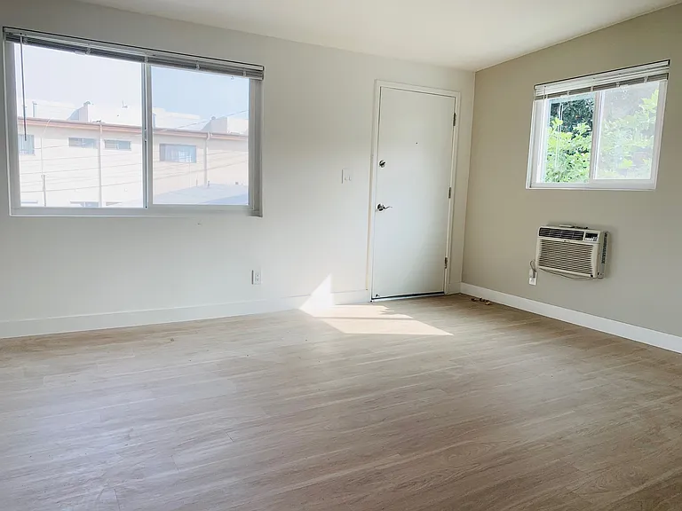 206D Maple #D — Photo 8