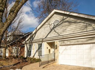 555 Green Bay Rd, Highland Park, IL 60035