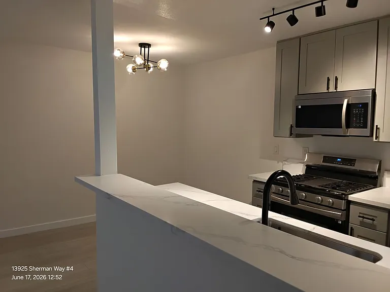 13925 Sherman Way — Photo 31