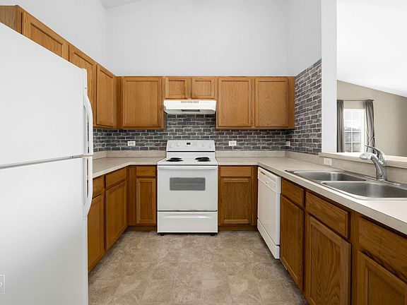5th image of 931 Silverstone Dr