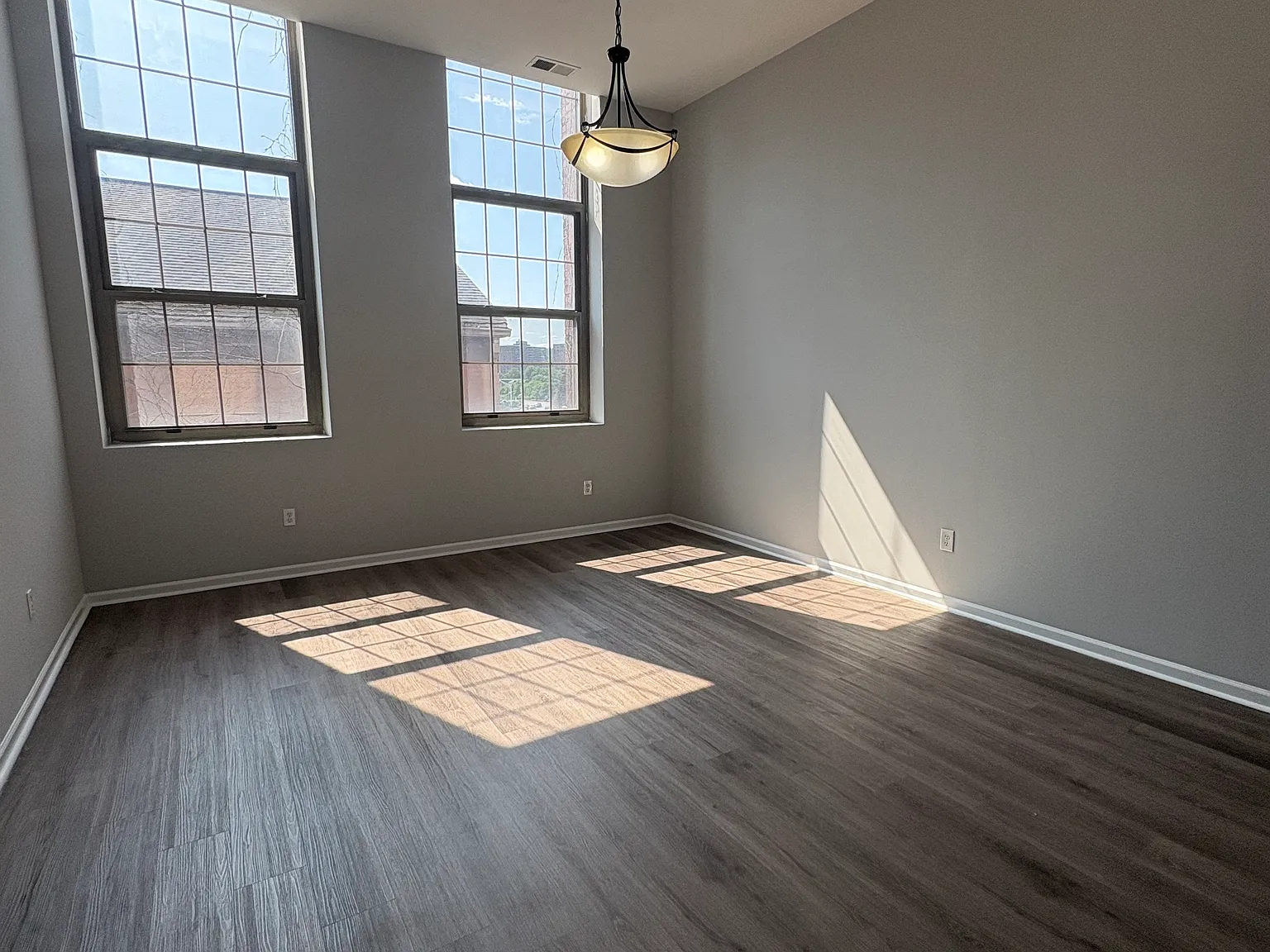 1 bed, 831 sqft, $2,181 — Photo 2