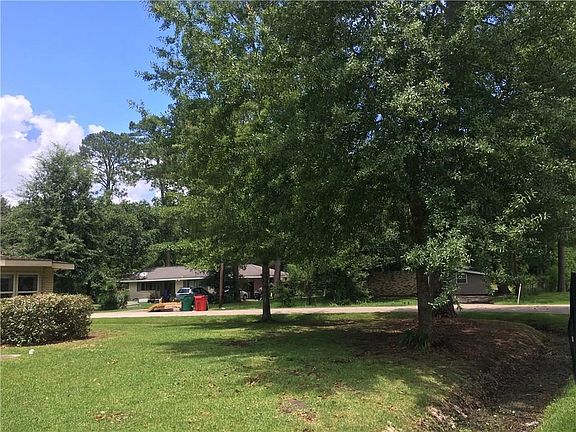 2nd image of 113 Oak Park Dr