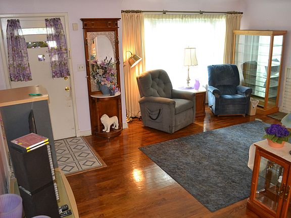 3rd image of 364 East Ave N