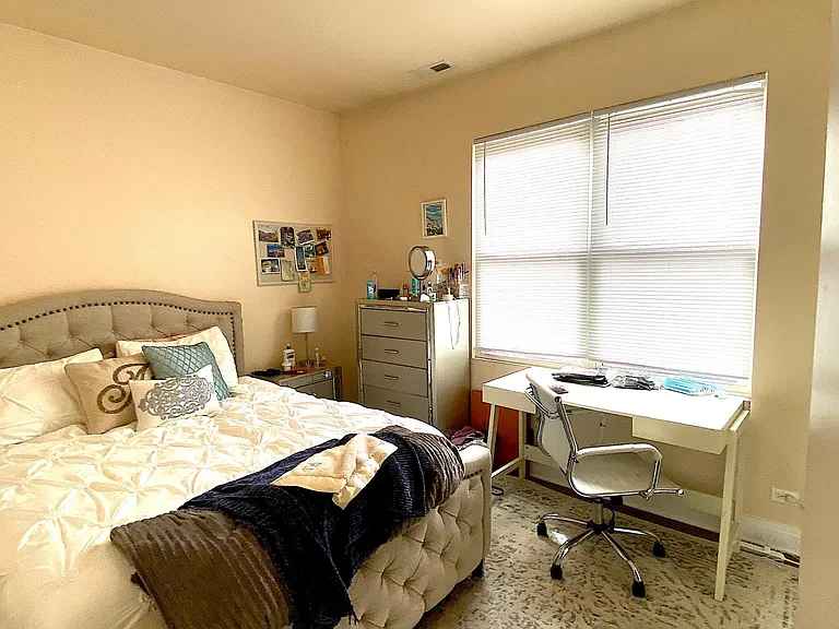 2301 N Maplewood Ave #2W — Photo 5