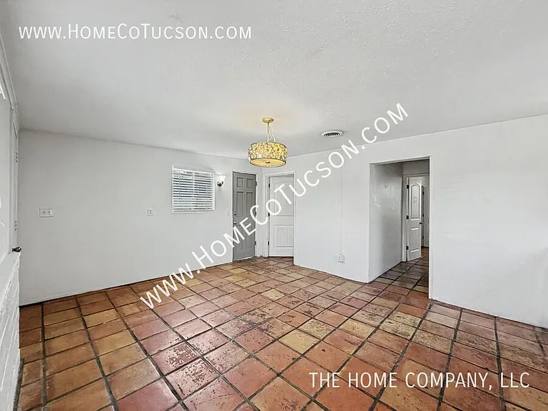 542 E Speedway Blvd — Photo 2