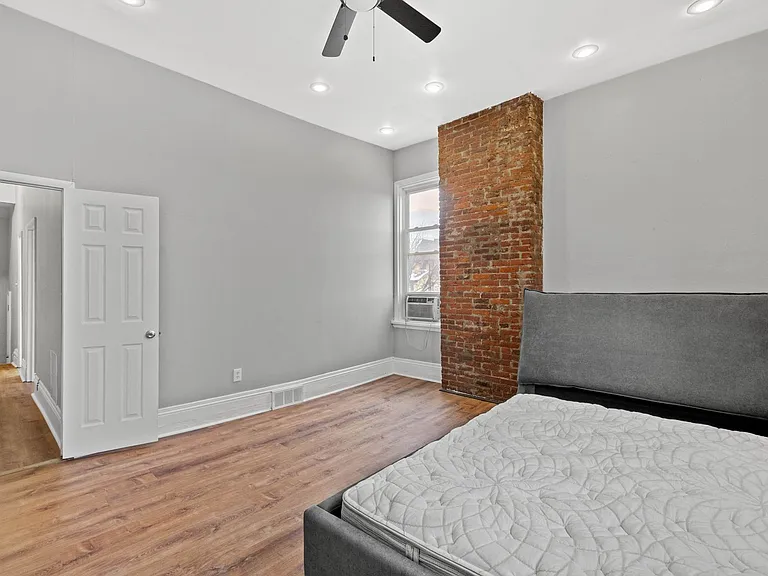 1137 Sheffield St — Photo 8