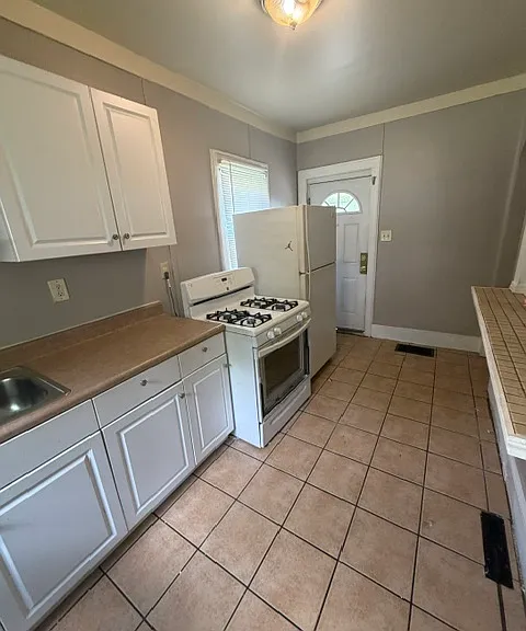 191 Vandervoort St — Photo 8