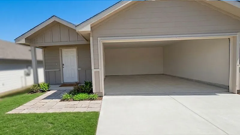 3 bed, 1434 sqft, $1,900 — Photo 2