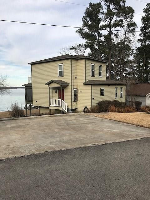 1st image of 414 Lakefront Dr