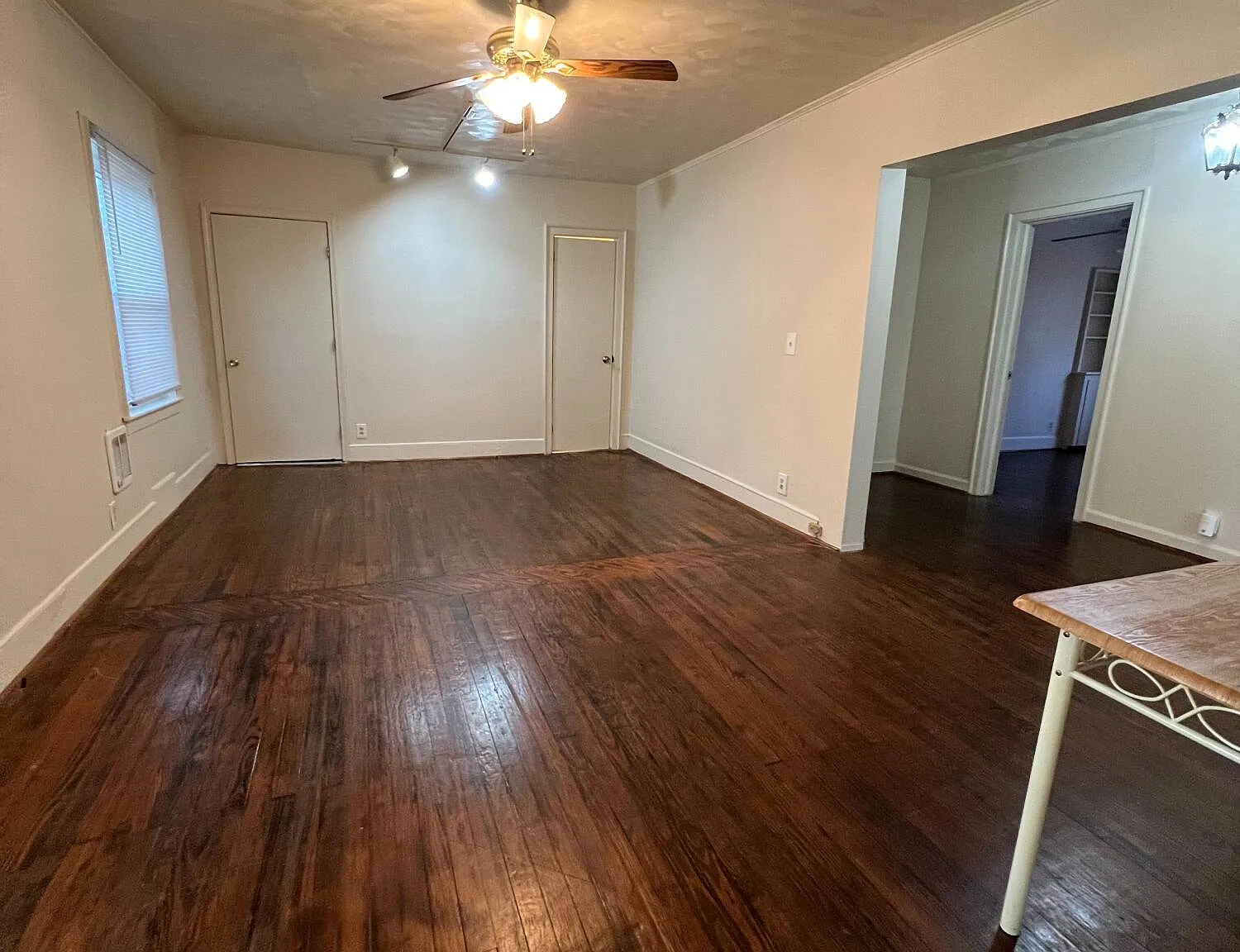 2 bed, 1.5 bath, 500 sqft, $950 — Photo 2