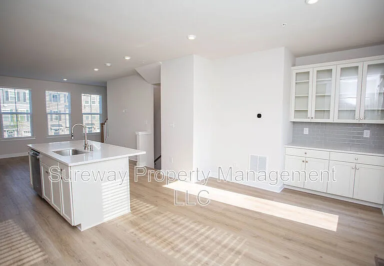 8 Foxwood Dr — Photo 9