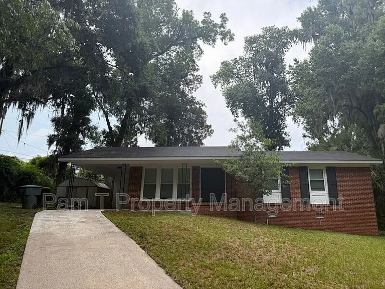 17 Vineyard Dr — Photo 1