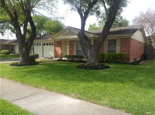 918 Twin Falls Rd, Houston, TX 77088
