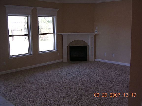 great room w/fireplace