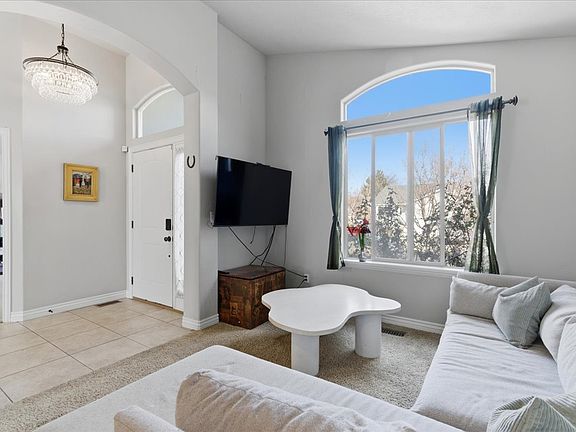 5th image of 71 W Stauffer Ln