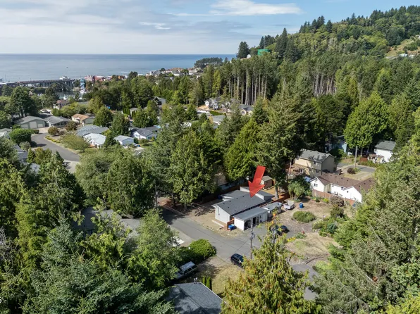 525 SE Melody St, Depoe Bay, OR 97341