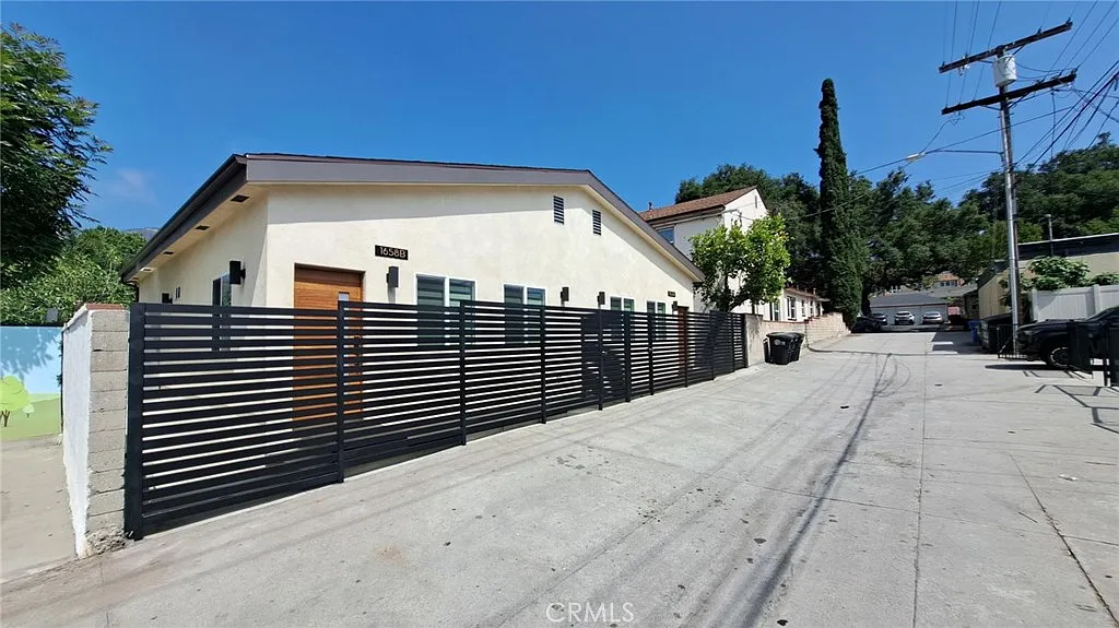 2 bed, 750 sqft, $2,950 — Photo 2