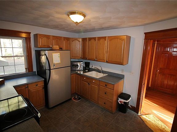 3rd image of 15 Taylor Dr