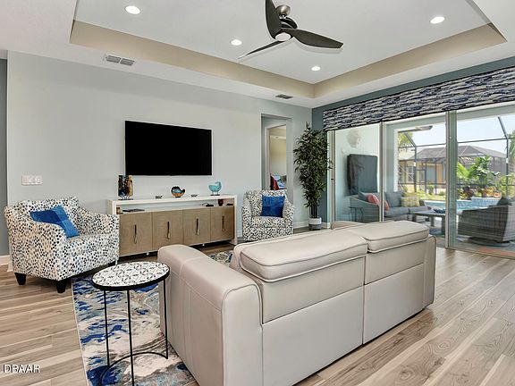 4th image of 476 Tropics Ave